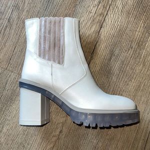Free People James Chelsea Boot in Ice sizes 38.5/8, 38/7.5, 36.5/6